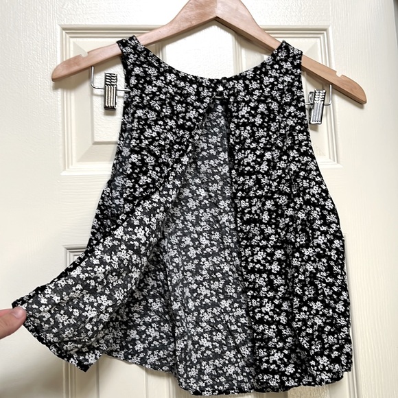 Garage Open Back High Neck Black and White Floral Sleeveless Top Women’s US M - Picture 5 of 6